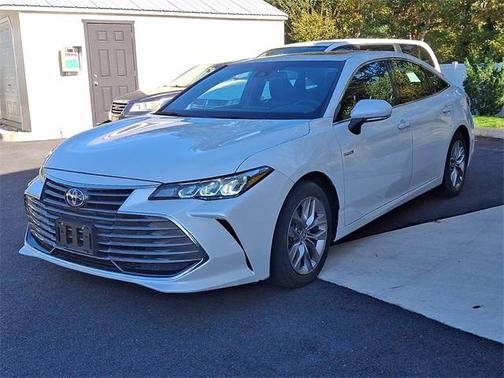 2021 Toyota Avalon Hybrid XLE Plus