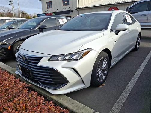 2021 Toyota Avalon Hybrid XLE Plus