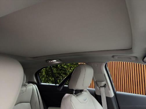 Crystal White Tri-Coat 2022 Cadillac XT4 Premium Luxury