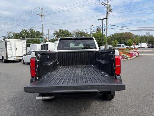 Ice 2025 Toyota Tacoma SR