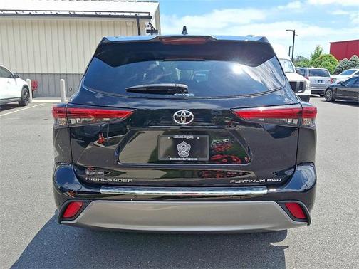 2022 Toyota Highlander Platinum