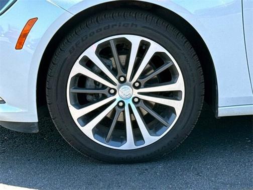 2018 Buick Regal ESSENCE