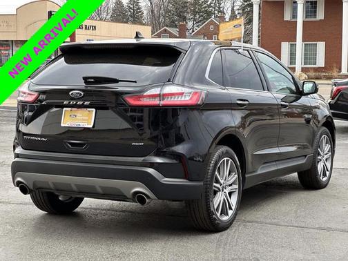 AGATE BLACK METALLIC 2024 Ford Edge TITANIUM