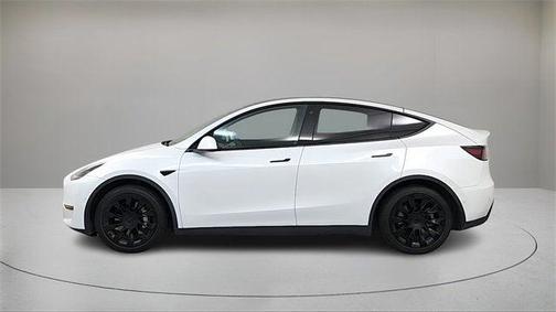 2022 Tesla Model Y Long Range Dual Motor All-Wheel Drive