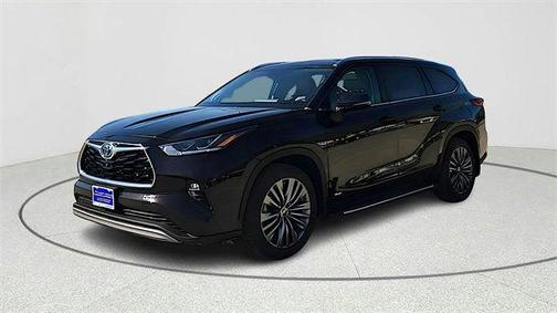2022 Toyota Highlander Hybrid Platinum