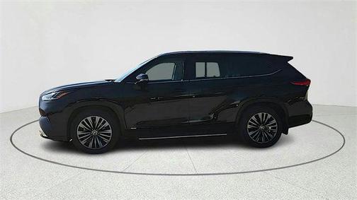 2022 Toyota Highlander Hybrid Platinum