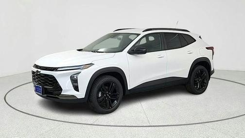 Summit White 2026 Chevrolet Trax FWD ACTIV