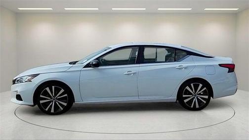 2021 Nissan Altima SR FWD