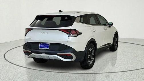 White 2023 Kia Sportage LX