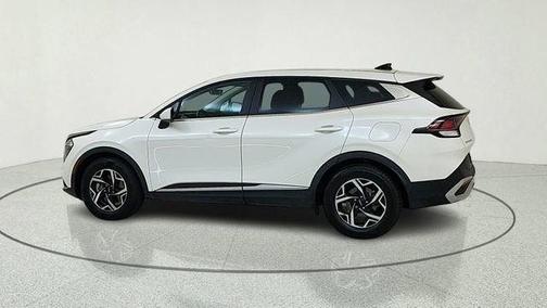 White 2023 Kia Sportage LX
