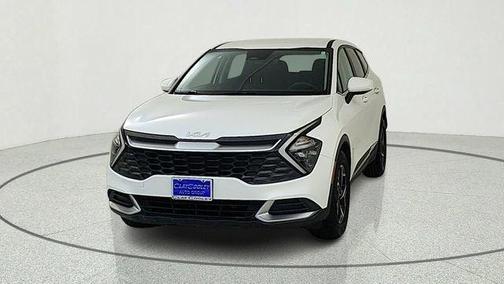 White 2023 Kia Sportage LX