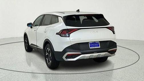 White 2023 Kia Sportage LX