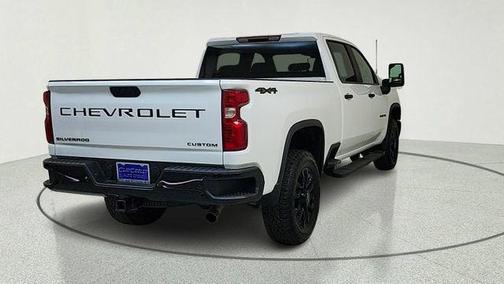 Summit White 2026 Chevrolet Silverado 2500 Custom