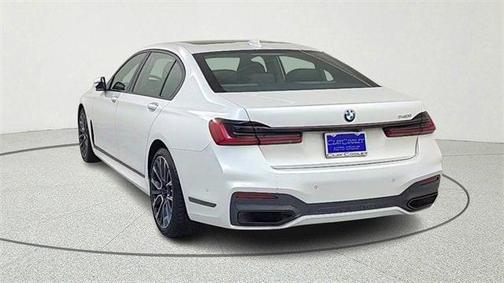 2022 BMW 740 i