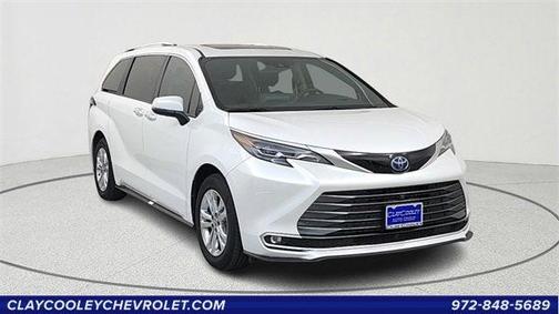 2023 Toyota Sienna Platinum