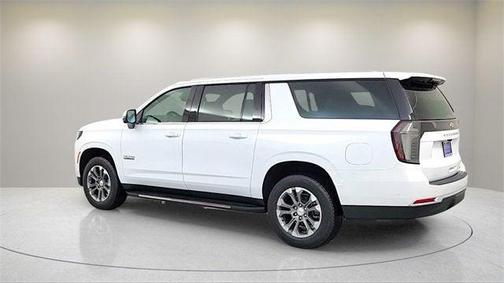 2025 Chevrolet Suburban LT