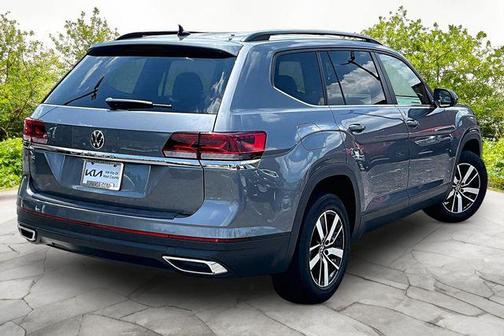 Platinum Gray Metallic 2021 Volkswagen Atlas 2.0T SE