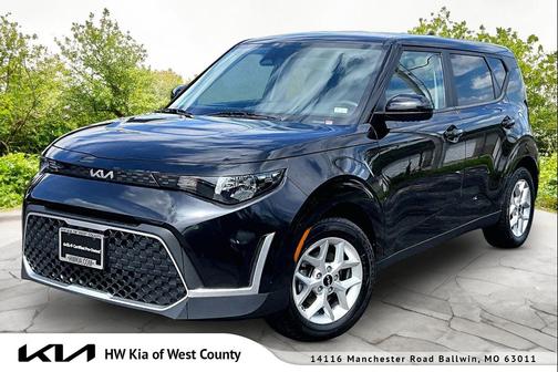 Fusion Black 2023 Kia Soul LX