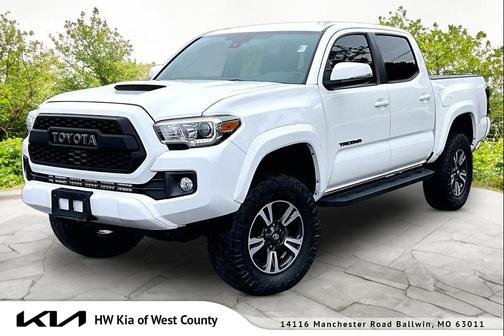 Super White 2018 Toyota Tacoma TRD Sport