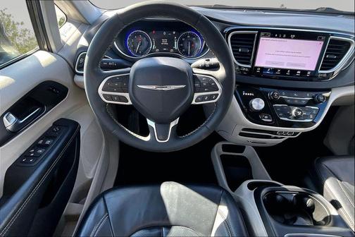 Granite Crystal Metallic Clearcoat 2022 Chrysler Pacifica Touring L