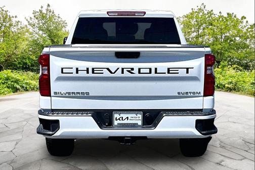 Summit White 2025 Chevrolet Silverado 1500 Custom