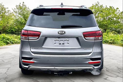 Titanium Silver 2018 Kia Sorento SX