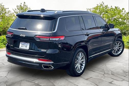 Diamond Black Crystal Pearlcoat 2022 Jeep Grand Cherokee L Summit
