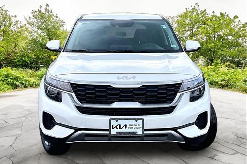 Snow White Pearl 2023 Kia Seltos LX