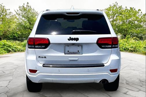 Bright White Clearcoat 2017 Jeep Grand Cherokee Altitude