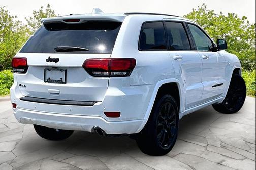 Bright White Clearcoat 2017 Jeep Grand Cherokee Altitude