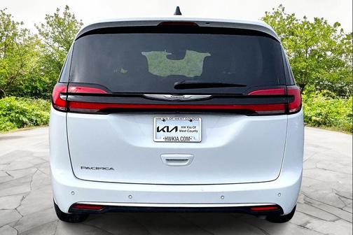 Bright White Clearcoat 2023 Chrysler Pacifica Touring L