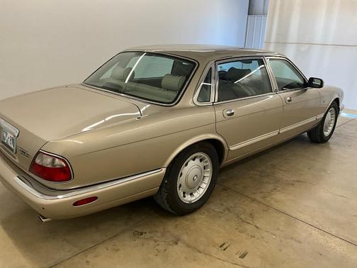 1999 Jaguar XJ8 Vanden Plas