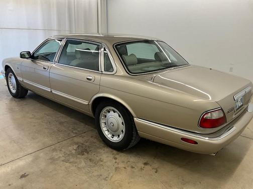 1999 Jaguar XJ8 Vanden Plas