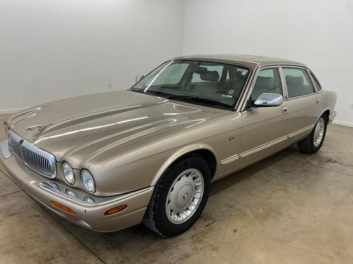 1999 Jaguar XJ8 Vanden Plas