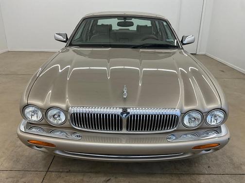 1999 Jaguar XJ8 Vanden Plas