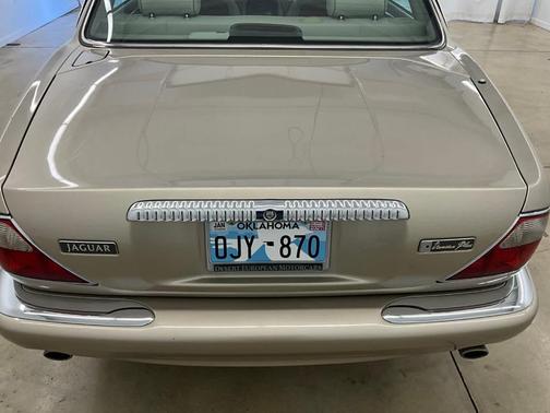 1999 Jaguar XJ8 Vanden Plas