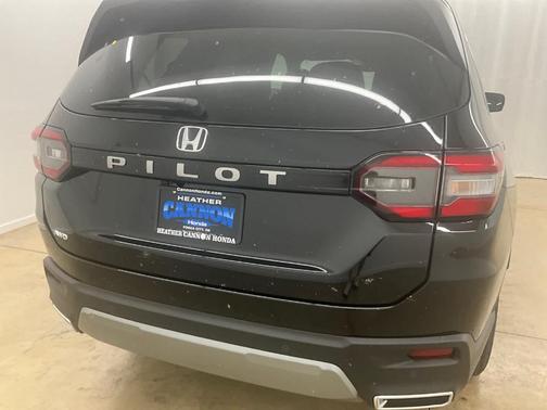 Crystal Black Pearl 2026 Honda Pilot EX-L