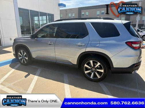 Lunar Silver Metallic 2023 Honda Pilot Touring