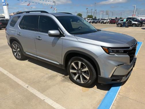 Lunar Silver Metallic 2023 Honda Pilot Touring