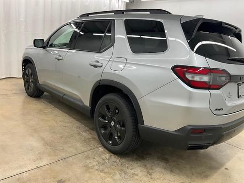 Solar Silver Metallic 2026 Honda Pilot Black Edition
