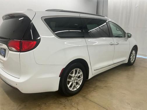 Bright White Clearcoat 2020 Chrysler Pacifica Touring-L