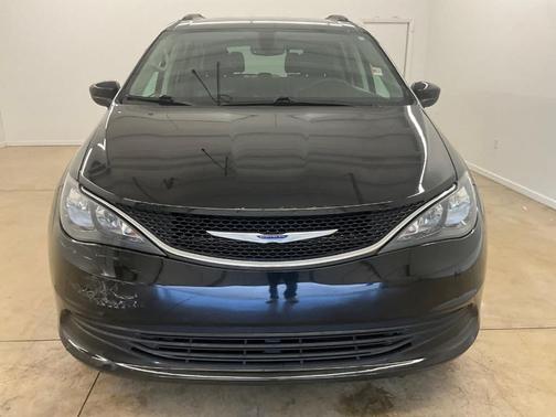 2020 Chrysler Voyager LXI