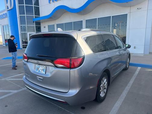 2020 Chrysler Pacifica Touring-L