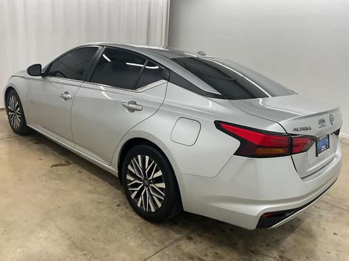 Brilliant Silver Metallic 2023 Nissan Altima 2.5 SV
