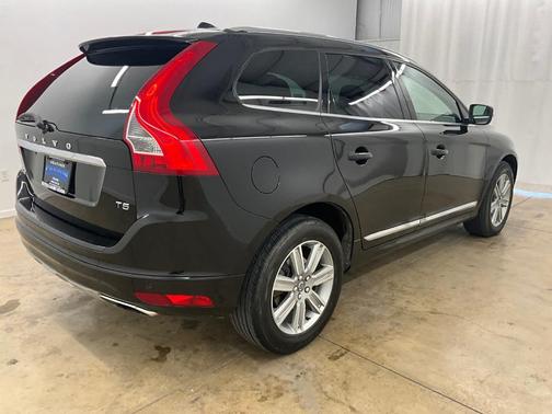 2017 Volvo XC60 T5 Inscription