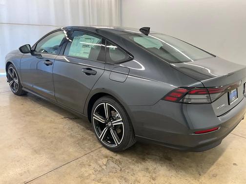 Meteorite Gray Metallic 2026 Honda Accord SE