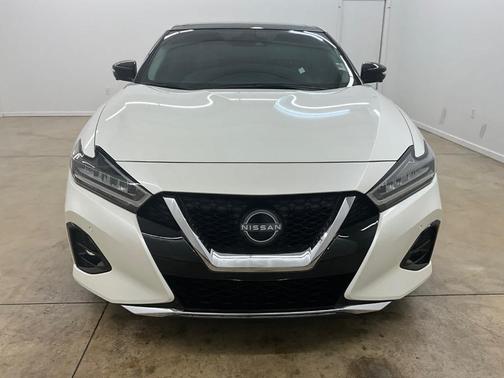 White 2023 Nissan Maxima Platinum