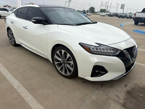 White 2023 Nissan Maxima Platinum
