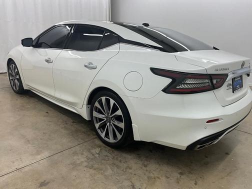 White 2023 Nissan Maxima Platinum