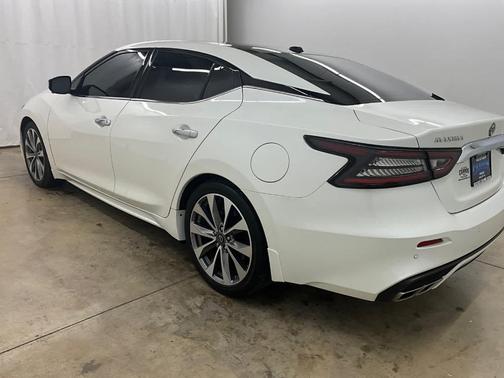 White 2023 Nissan Maxima Platinum